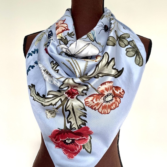 New Gucci Scarf Flora Print Kris Knight Blue Silk Wrap with Gucci Gift Box - Picture 13 of 13